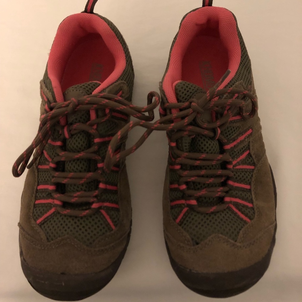 Khombu woman’s athletics shoe